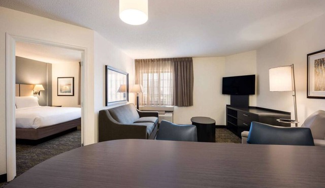 3 Spacious Units, Close to Clear Lake Sports and Recreation Complex!