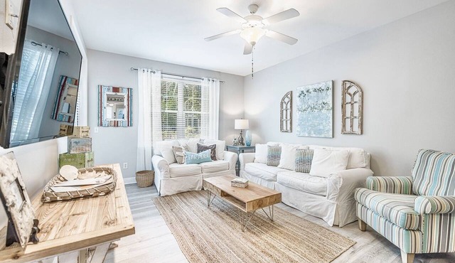 30A ☀️ 119 10*Star Reviews | Huge Pool | Gym | Putting Area | Beach Gear ☀️ Gated