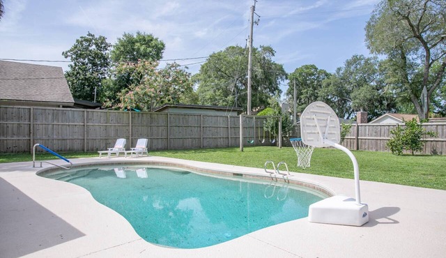 3BR Cozy Bungalow w/Private Pool & Fenced Yard - Near Mayo - Short Drive to the Beach