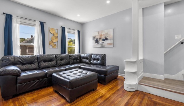 4-bedroom apartment in charming Bristol with AC and lots of amenities
