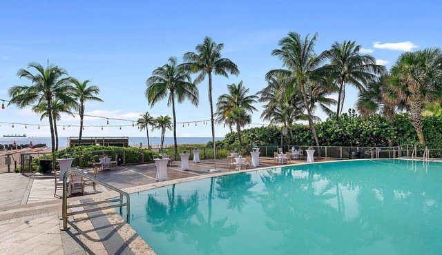 4 Elegant Units | Pool & Beach Access | Near Hugh Taylor Birch Park - 1.5 miles