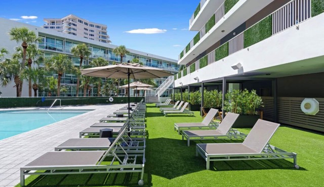 4 Family-Friendly Units with Pool Near Fort Lauderdale Beach