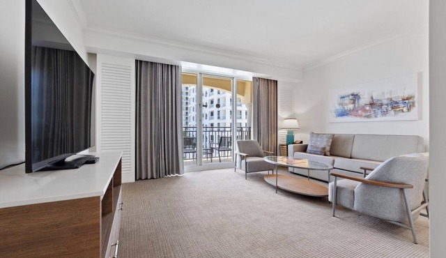 4 Relaxing Oceanfront Studios| 2 Queens, Pool & Beach Access