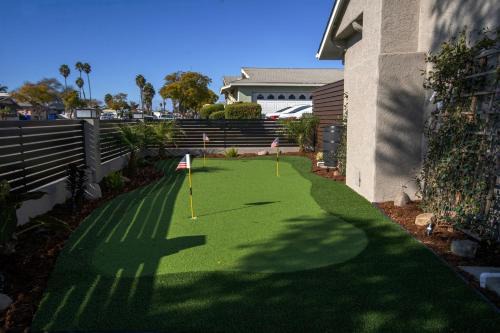 4BR Group Retreat w Golf Green, Poker & Fire Pit