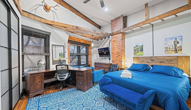 4BR Historic DC Rowhouse · Sleeps 14 · Shaw