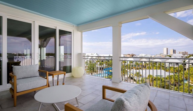 4BR Top-Floor Suite w/Gulf Views