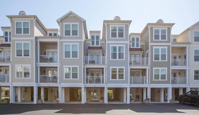 4BR Townhome w/Pond Views | Decks & Pool + Beach