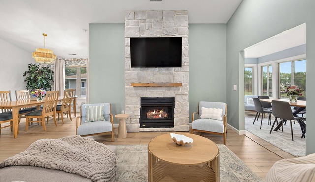 4BR Tranquil Waterfront Retreat, Lewes · 3 King Beds, Linens Included, Elevator