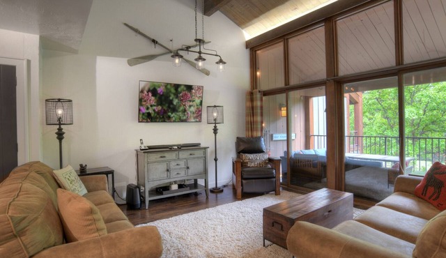 4th Hole Hideaway | AC, Pool, Hot Tub, Golf & Ski