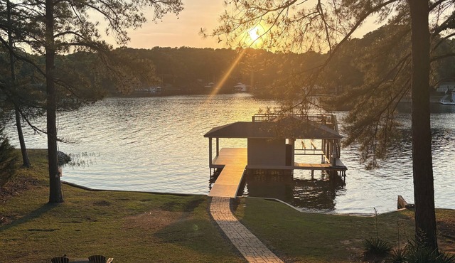 5 Bdr/4 Bath on quiet inlet with huge screened in porch