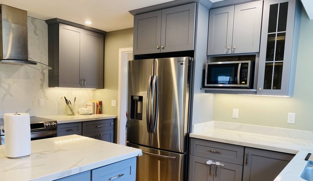5 mins to SFO, 4BR/3BA Home, Laundry/Yard & Deck