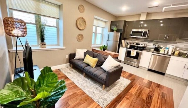 501 Cozy and Comfy 1BR apartment in center city