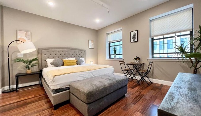 508 Urban Lifestyle king bed APT in Center CITY