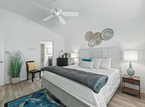 5682 Z6 VILLAGE OF DESOTO by REMAX Premier
