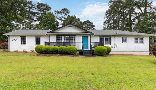 5BR with Game Room & Huge Backyard