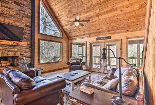 8 Mi to Dtwn Murphy! Cabin w/Nottely River Views