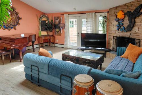 8 Mi to Lumen Field: Seattle Area Home w/Backyard