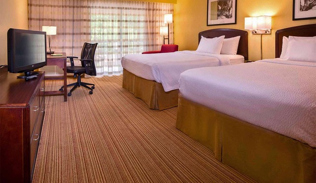 A Place You'll Surely Enjoy! Free Parking, Onsite Pool, Pet-friendly Property