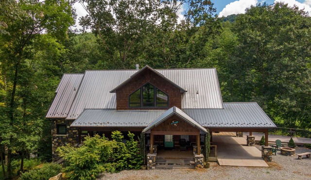 A River Mist Too - Riverfront luxury with 2 firepits, Hot Tub, Pool Table, outdoor surround sound!