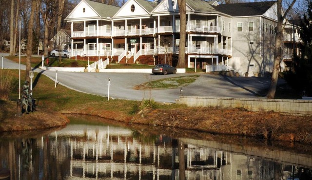 Acorn Hill Lodge and Spa