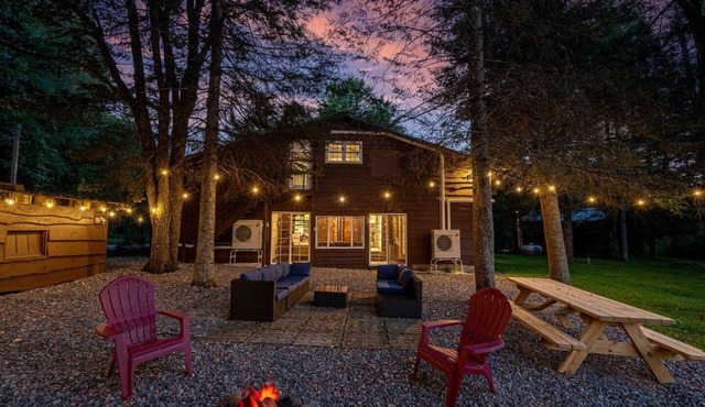Adirondack Escape, Private Pond, Kayaks & Fire Pit – Near Old Forge, Dogs OK