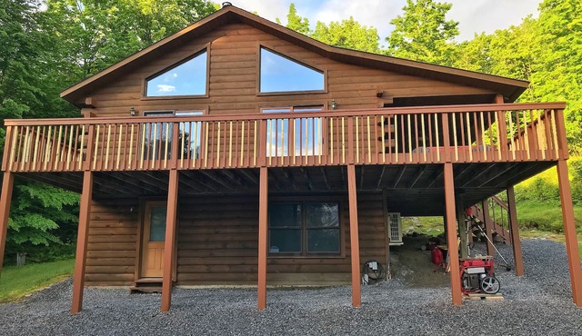 ADK Log Cabin - For The Nature & Wine Lover. Close to LRH Winery, LG & Saratoga.