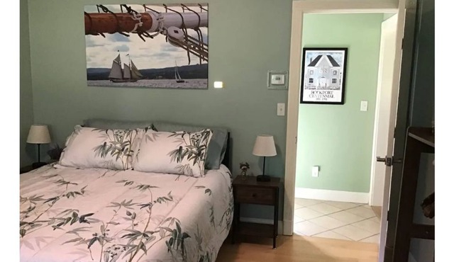 Adorable Garden Bedroom, mini kitchen, parking