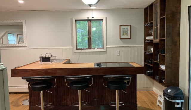 Adorable place near downtown, private suite
