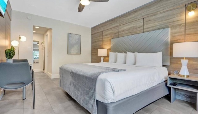 Adult-only King Room in The Garden Hotel – Steps from Fort Lauderdale Beach