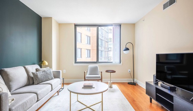 Airy Mount Vernon 1BR w/Gym, Pool, Rooftop, near Metro, by Blueground