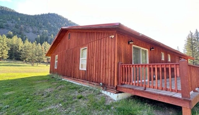 AIYM Camp Riverfront Family Cabin-Alamosa Canyon, CO!