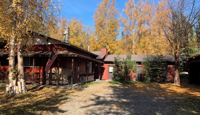 Alaska Base Camp - 5BR, Fenced Yard, Epic Hangout Space & Hatcher Pass Gateway