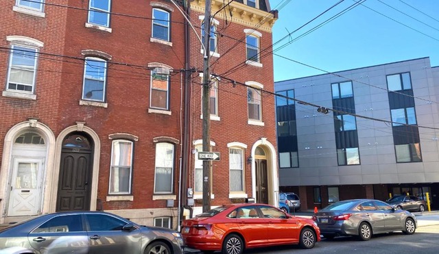 Alina & Fanny - Philadelphia 1224 Mt Vernon St