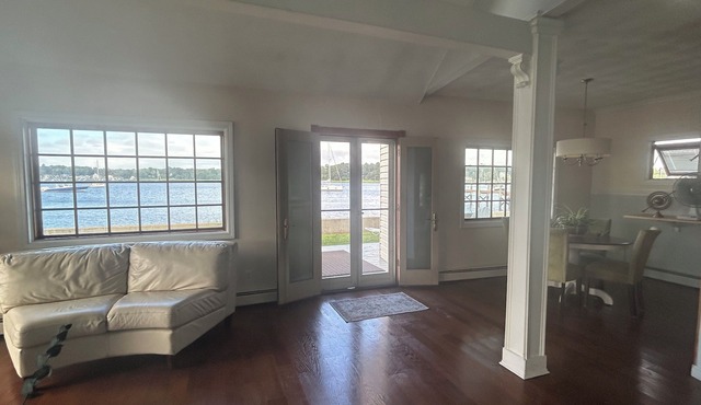 Amazing Waterfront location with incredible views and Beach !