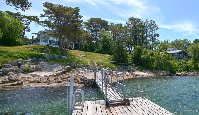 Annisquam Singing Pines: Riverfront Splendor