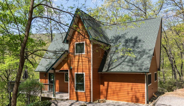 ASHEVILLE Luxury cabin HOT TUB VIEWS 7 Acres Romantic