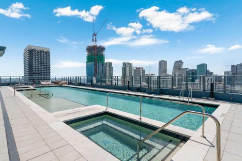 Aura Studio Heart of Miami with Resort Amenities