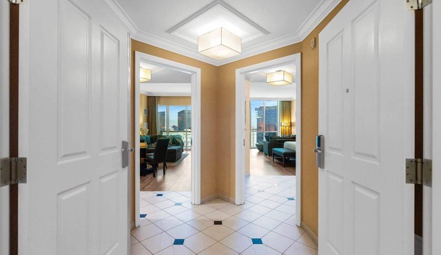 Balcony Strip View Penthouse Free Valet Parking