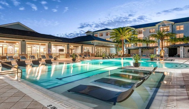 Barsala l Modern 2BR with Sunroom & Pool – Near Orlando