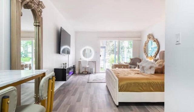 Bay Bliss: Luxurious Comfort with Stunning Views