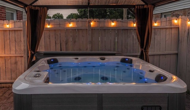 Baybreeze @ Buckroe -hot tub, sauna, game rm. 5bd