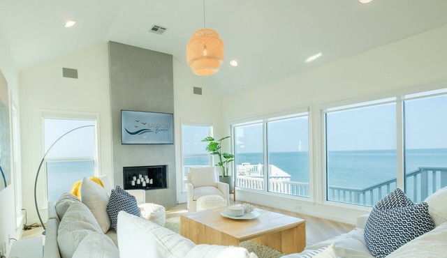 Bayfront Beauty: Luxury, Hot Tub & Bar, Pets, Fish