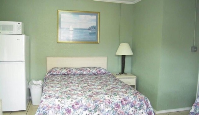 Bayfront Cottage Room 18
