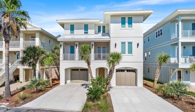 Beach & Bay - Luxury Retreat with Gulf Views, Golf Cart 🛺, Elevator
