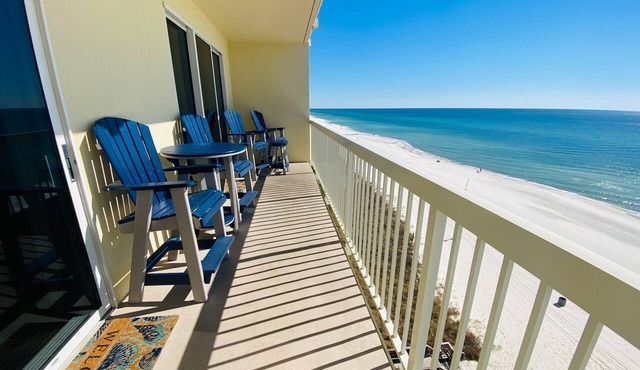 🌴 Beach Chairs Included-7th floor 2-King & Bunkroom Directly On the Beach