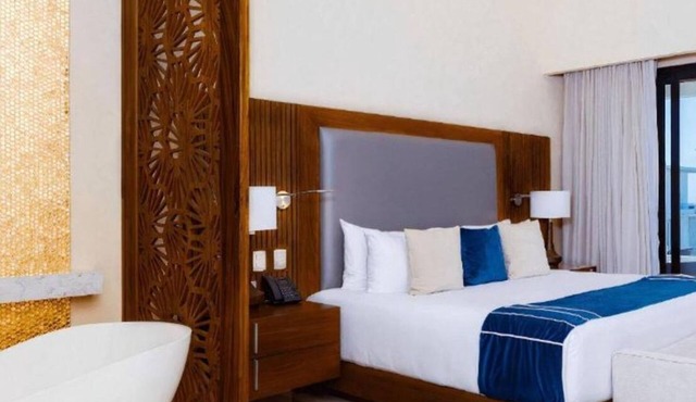 Beach Front Resort - 3 bedroom penthouse - Ocean tower - March 15-22nd