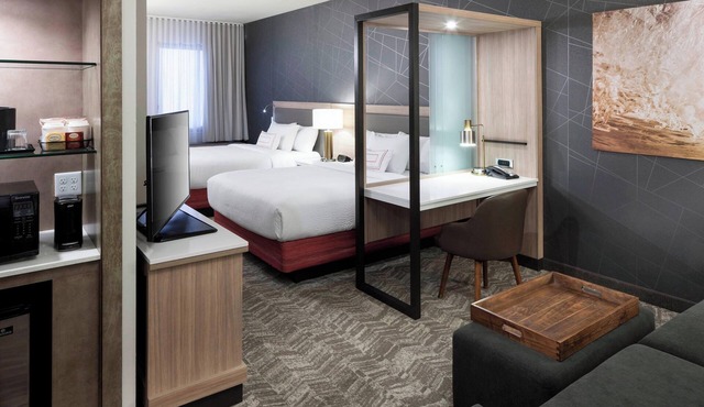 Beach Vacation Starts Here! 4 Great Units, Pool, Complimentary Breakfast