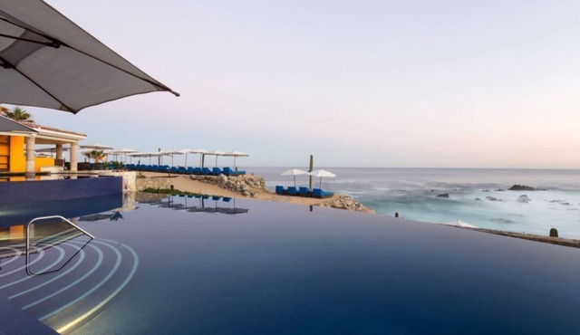 Beachfront 2BR Condo with Gym & Hot Tub
