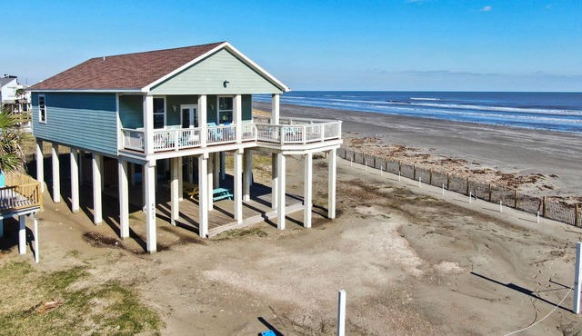 Beachfront Oasis-Steps to the beach