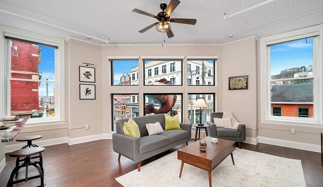 Beautiful 2 Bed Apartment in Pittsburgh